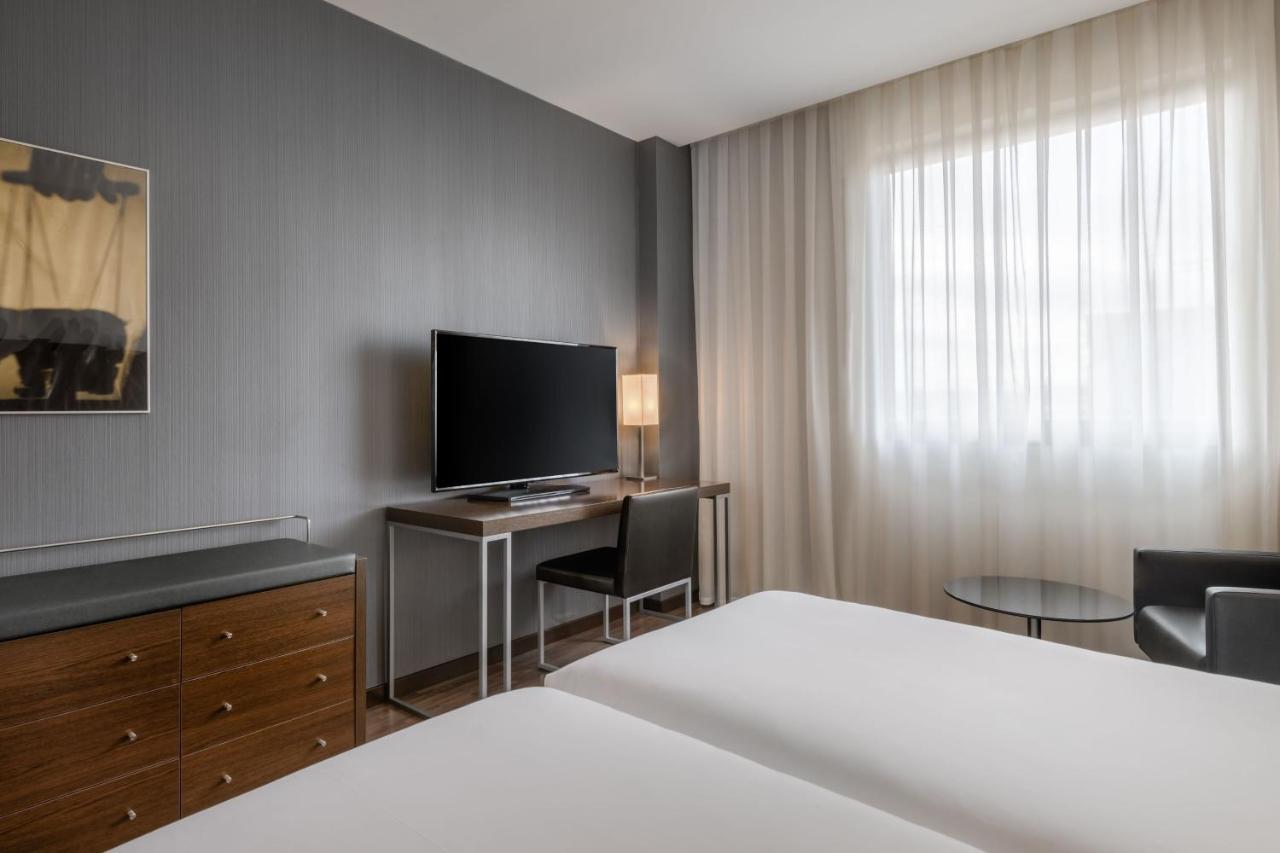 Ac Hotel By Marriott Madrid Airport Кослада Екстер'єр фото