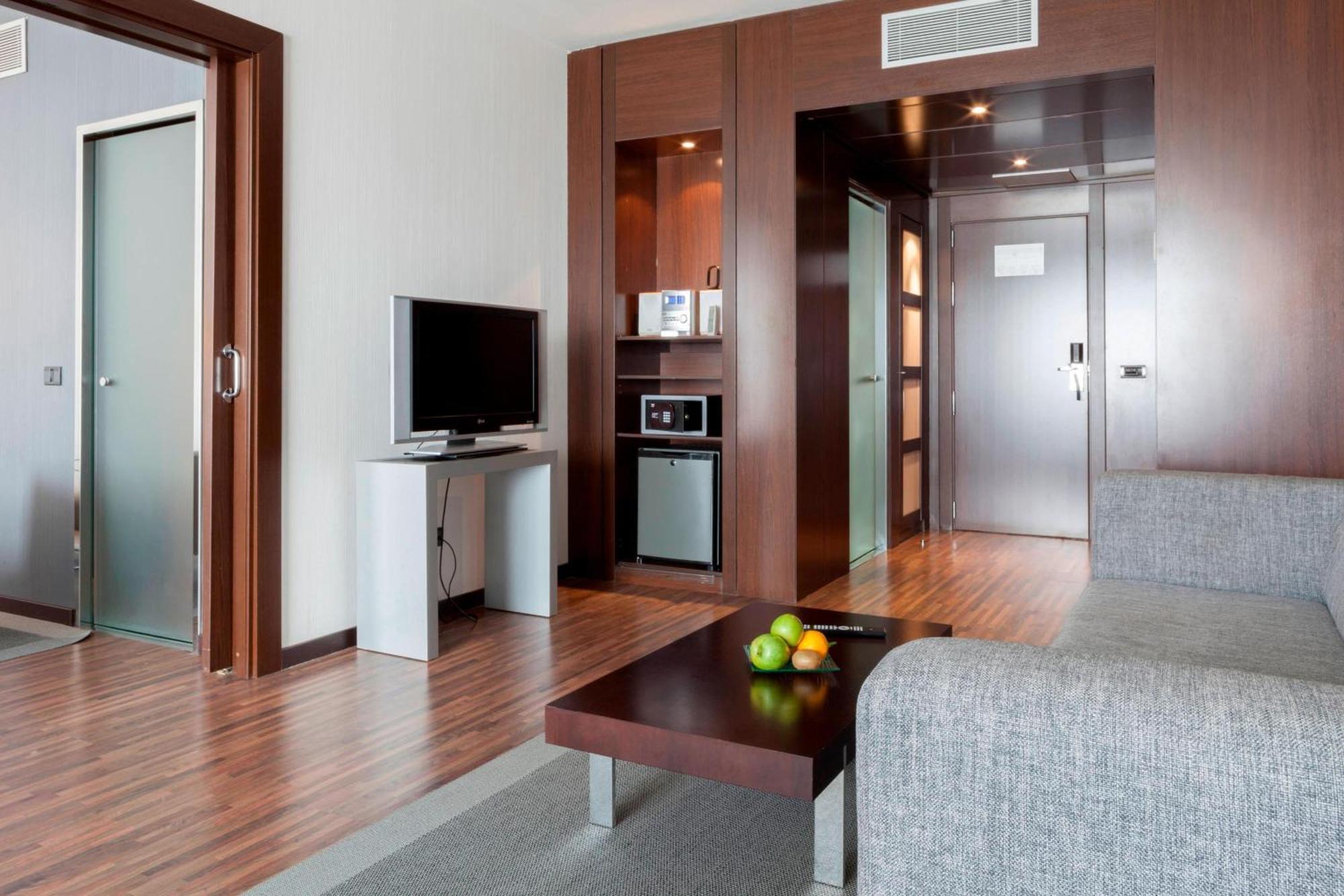 Ac Hotel By Marriott Madrid Airport Кослада Екстер'єр фото