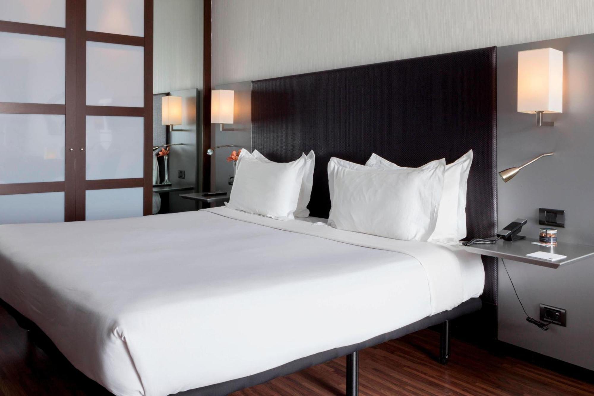 Ac Hotel By Marriott Madrid Airport Кослада Екстер'єр фото