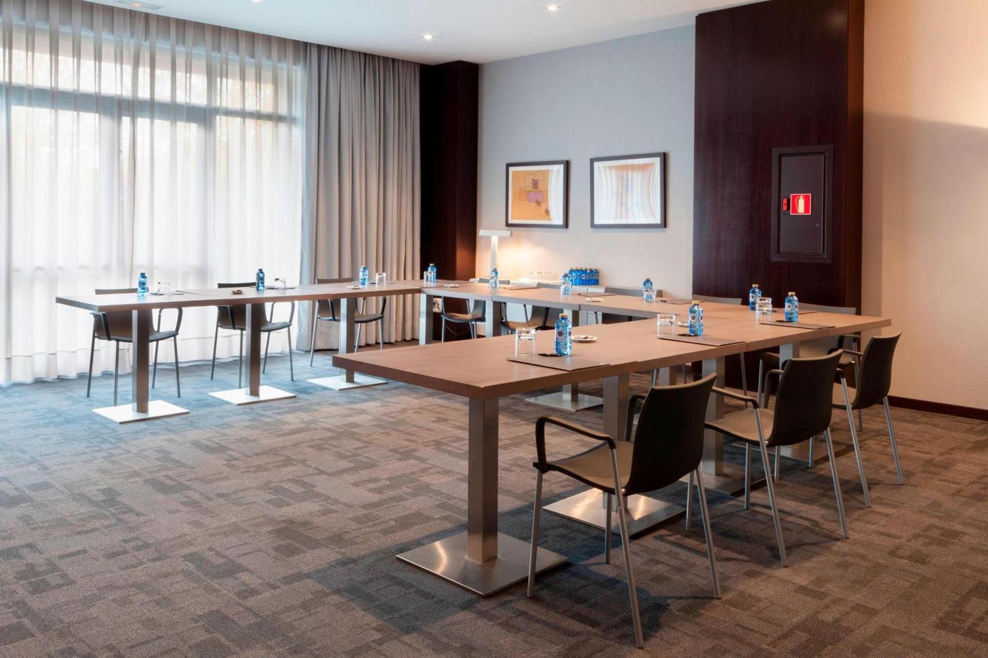 Ac Hotel By Marriott Madrid Airport Кослада Екстер'єр фото
