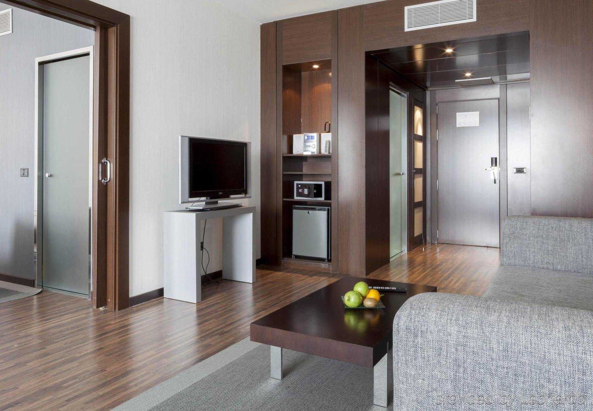 Ac Hotel By Marriott Madrid Airport Кослада Екстер'єр фото