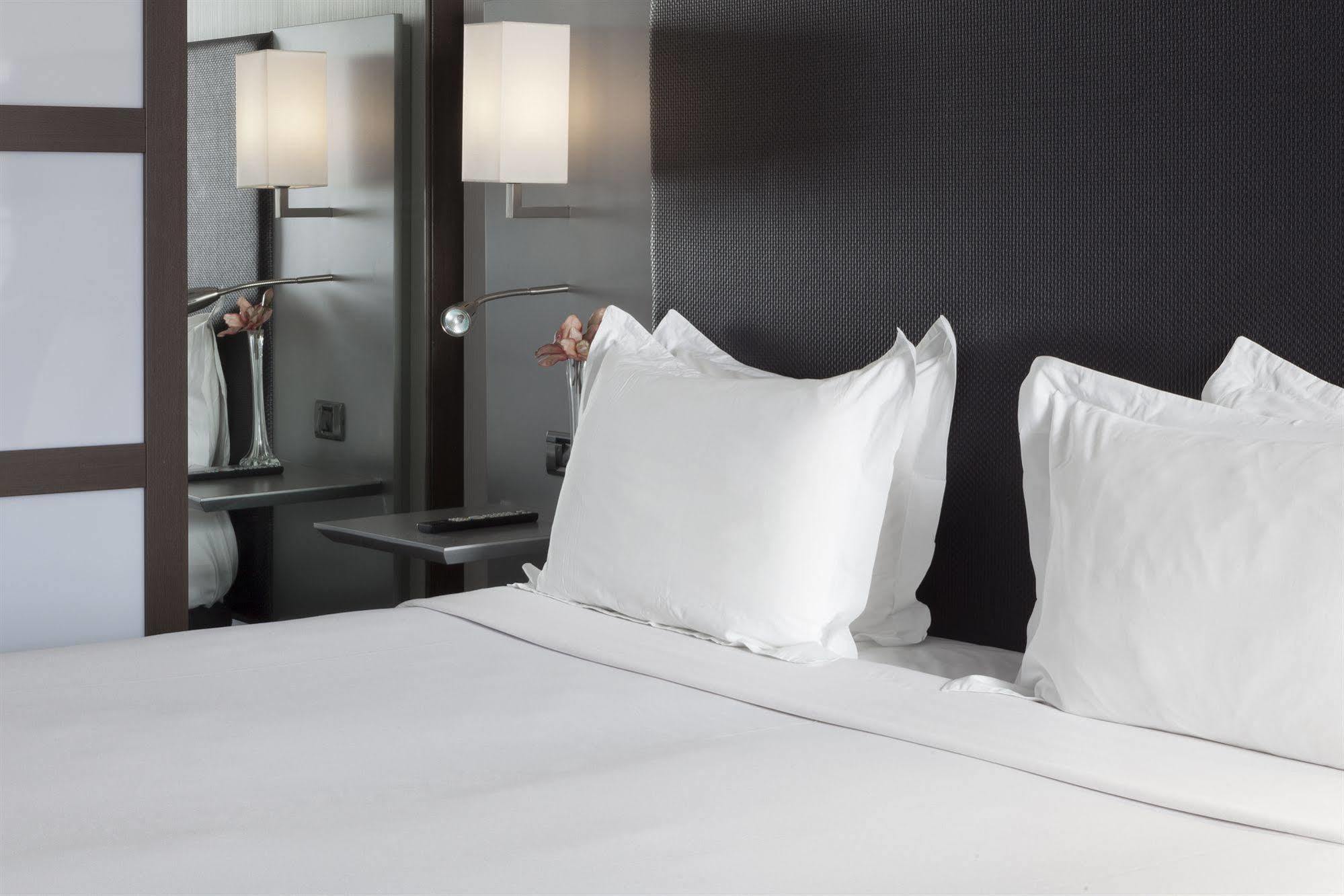 Ac Hotel By Marriott Madrid Airport Кослада Екстер'єр фото